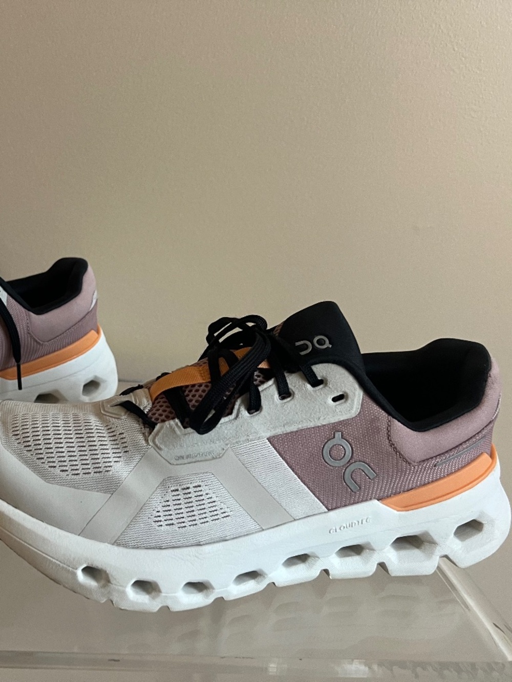 On Cloud swiss engineering running shoes Womens Size 10